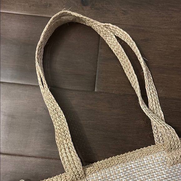 Elegant Two-Tone straw like Woven Tote Bag, lined with pockets - Picture 3 of 10